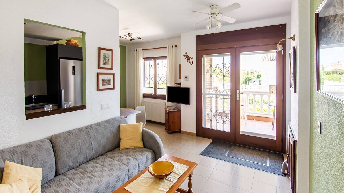 Sant Pere Pescador House | Holiday Home in Catalonia near Beach