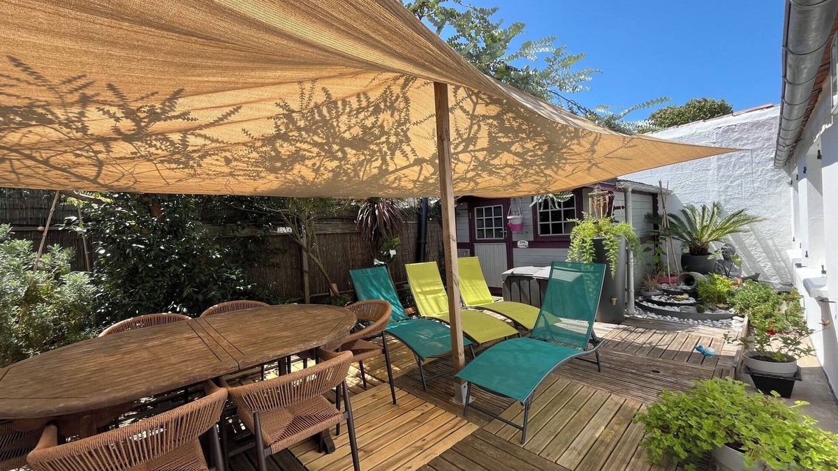 Le Chateau-d'Oleron House | Holiday Home 'Au Coeur Du Fief Naton' with Private Terrace and Private Garden
