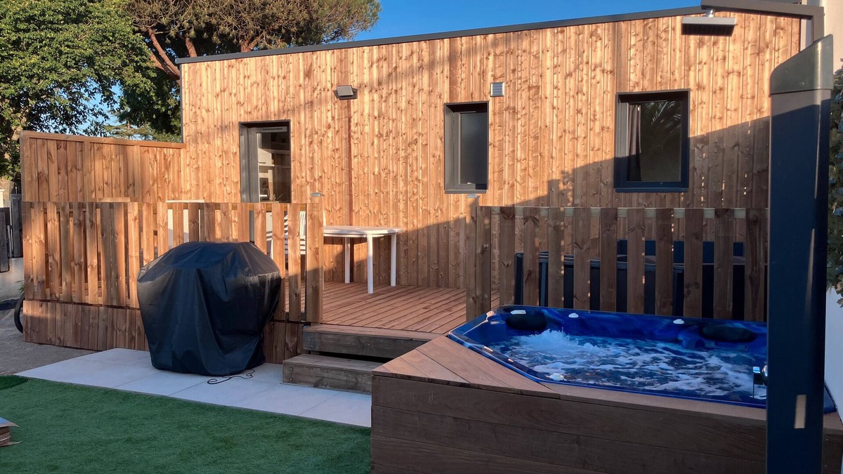 Olonne-sur-Mer House | Holiday Home 'Le Refuge Sablais' with Private Terrace, Wi-Fi and Air Conditioning