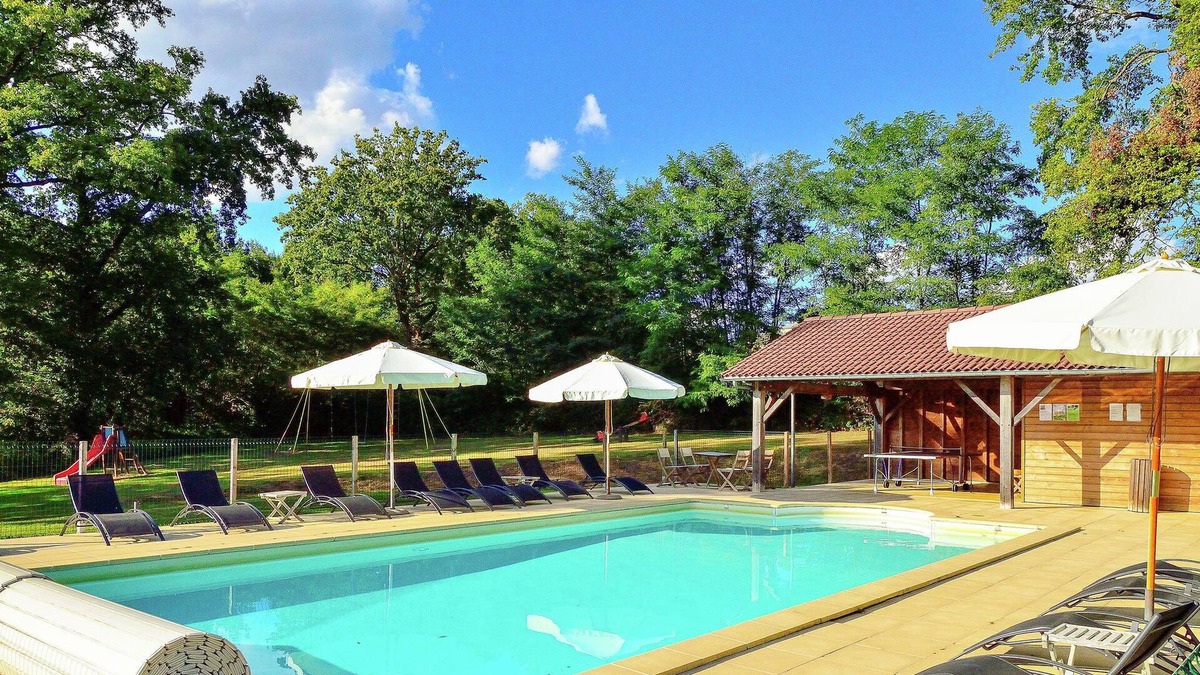 Oradour-sur-Vayres House | Holiday Home with Private Terrace