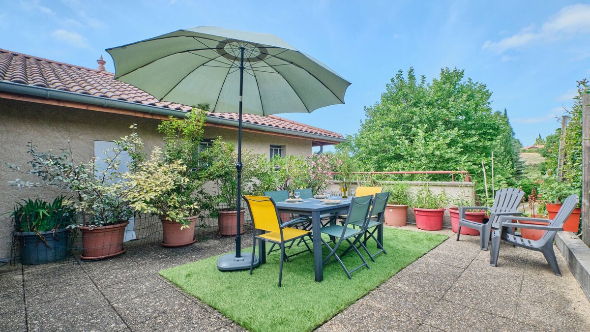 Saint-Antoine-l'Abbaye House | Holiday Home 'Les Bambous' with Private Terrace and Wi-Fi