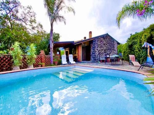Mitogio House | Holiday Home in Sicily with Pool & Etna Views