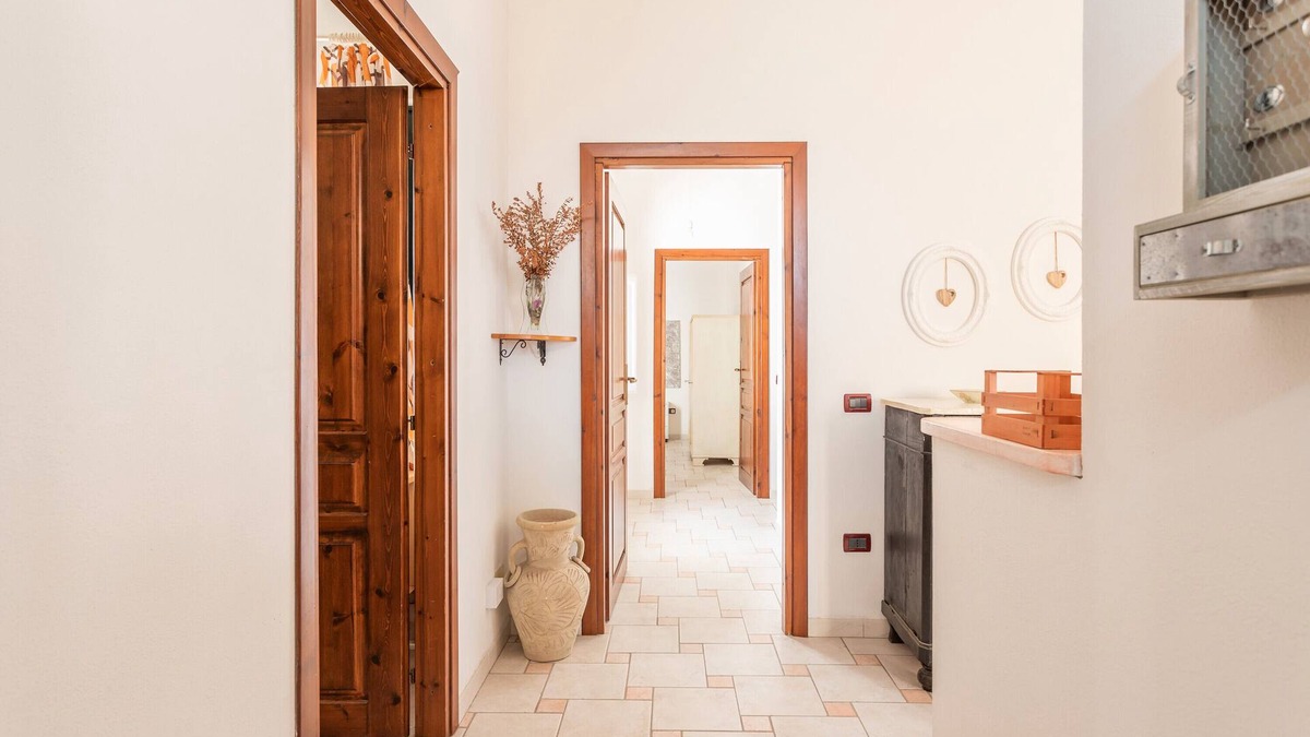 Scano di Montiferro House | Holiday Home 'La Casa Rosa Di Rita E Franco' with Balcony and Wi-Fi