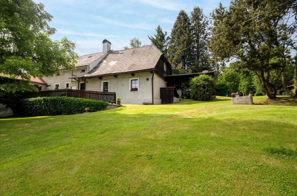 Bela nad Radbuzou House | Holiday Home Újezd Svatého Kříže by Interhome
