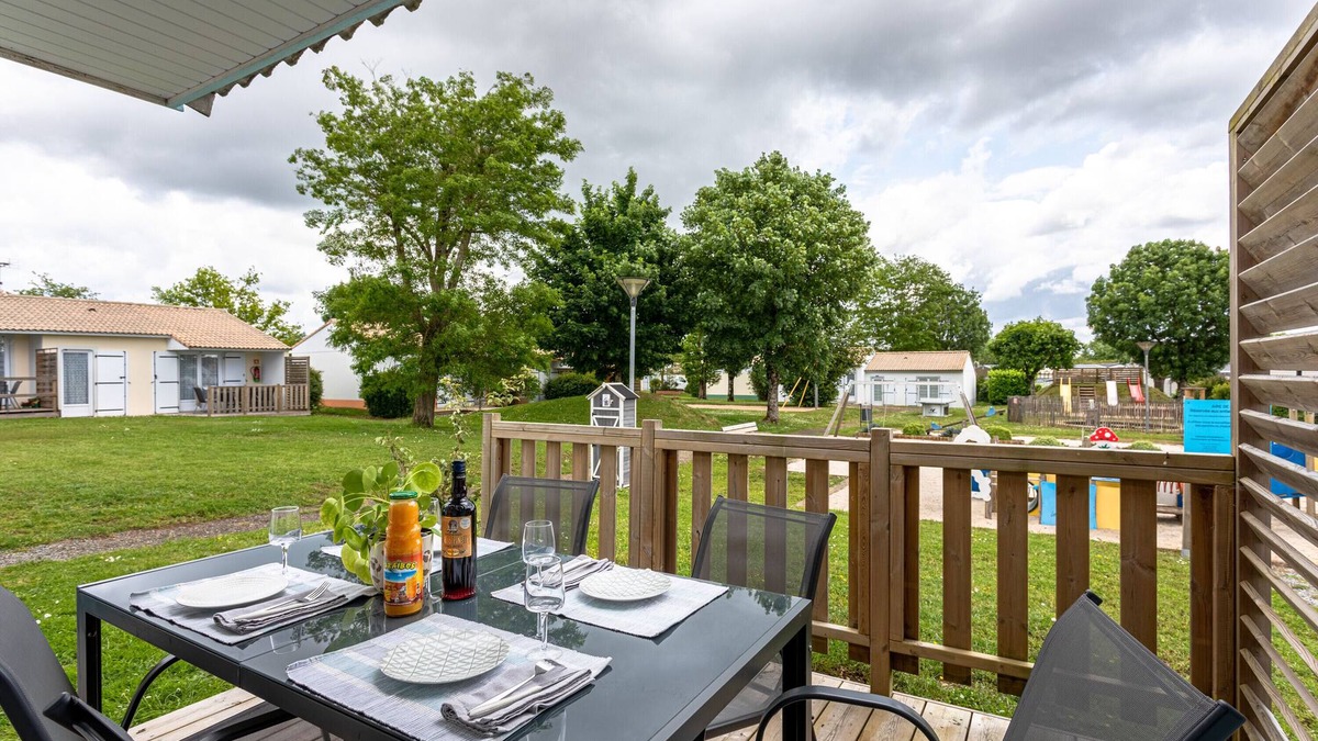Mache House | Holiday Home '1 - Maison T3 Confort' with Shared Pool, Private Terrace and Shared Garden