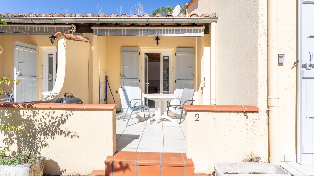 Reynes House | Holiday Home 2 with Mountain View, Shared Pool