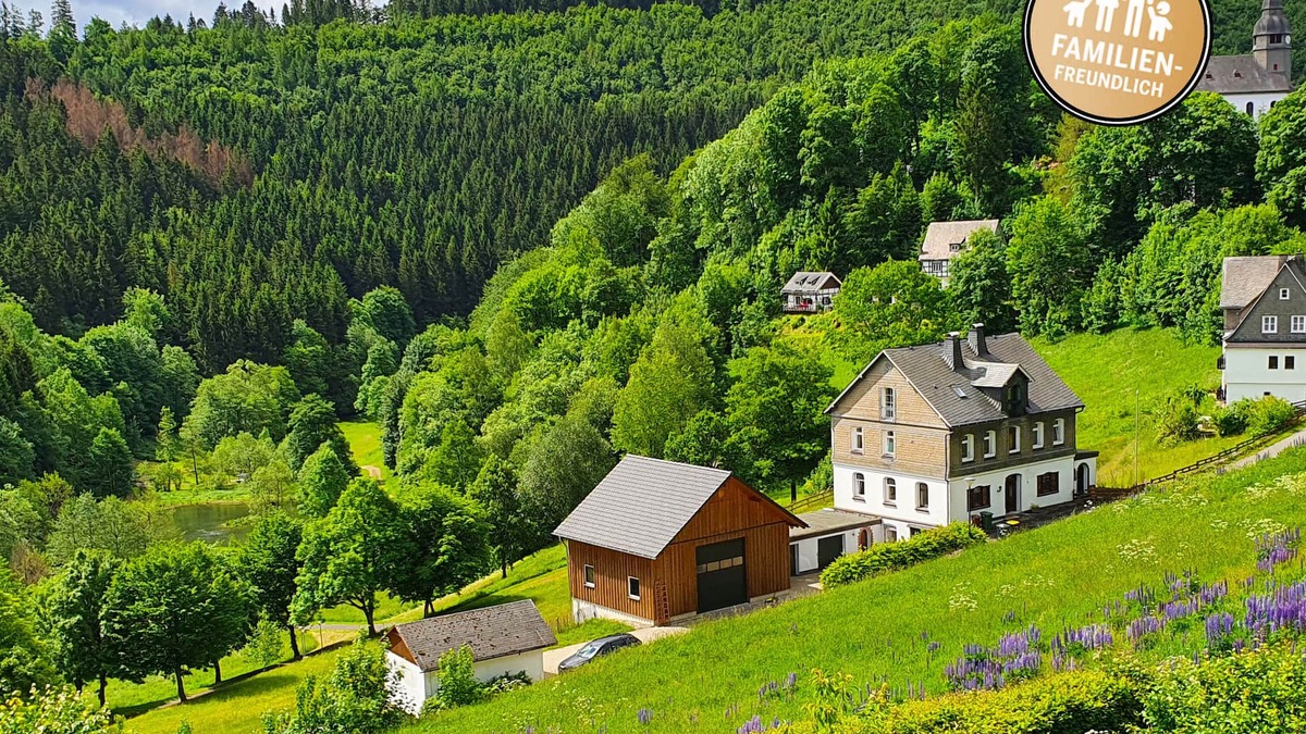 Nordenau House | Holiday home (350m², 16 people) with a large outdoor area + sauna/tablefootball.
