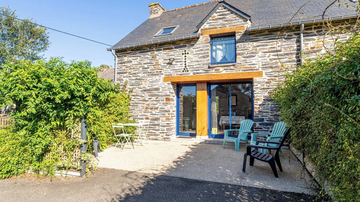Saint-Just House | Holiday Home "4 Pers" with Private Terrace & Wi-Fi
