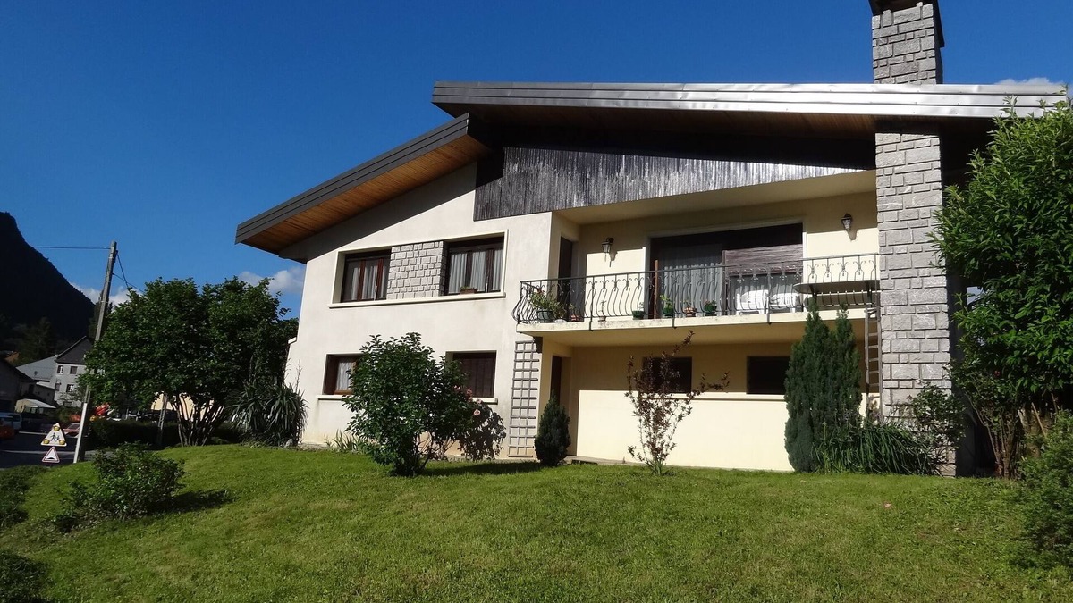 Mercury House | Holiday home 8 people in a Savoyard village near Albertville