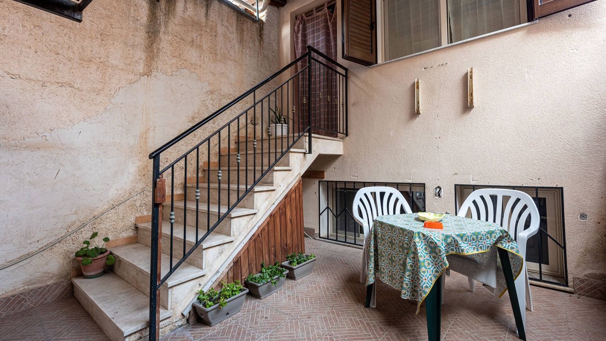Trabia House | Holiday Home 'A Casa Di Manu' with Sea View, Terrace & Balcony