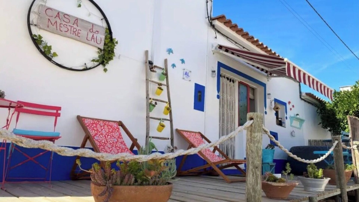 Terena House | Holiday Home 'A Casa Do Mestre Lau' with Private Terrace, Wi-Fi and Air Conditioning