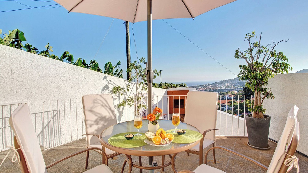 Santa Luzia House | Holiday Home 'A Minha Casa' with Sea View, Private Terrace and Wi-Fi