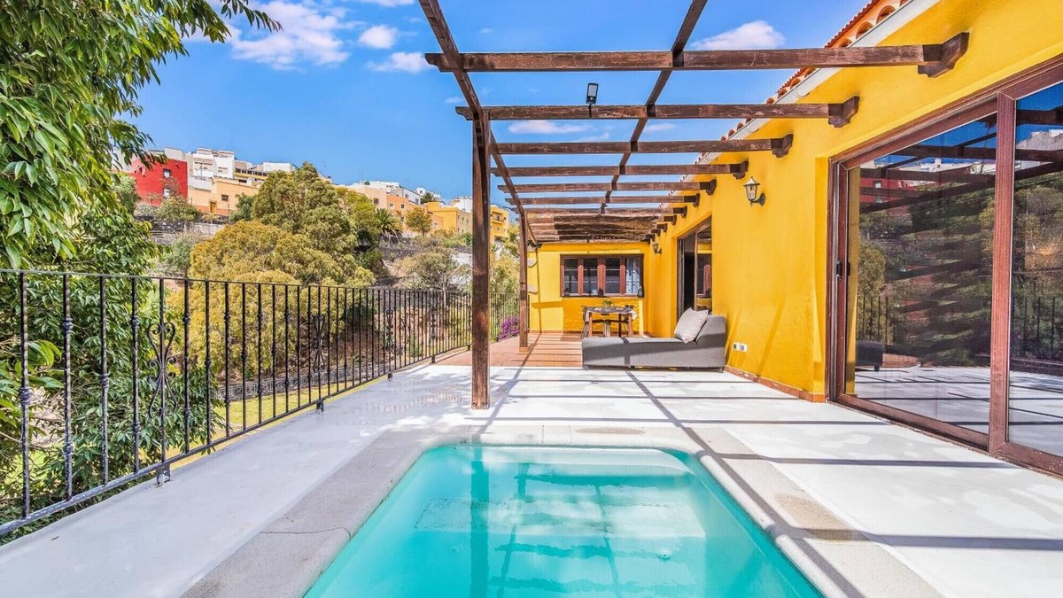 Ingenio House | Holiday Home 'A Modern Canarian House' with Wi-Fi and Air Conditioning