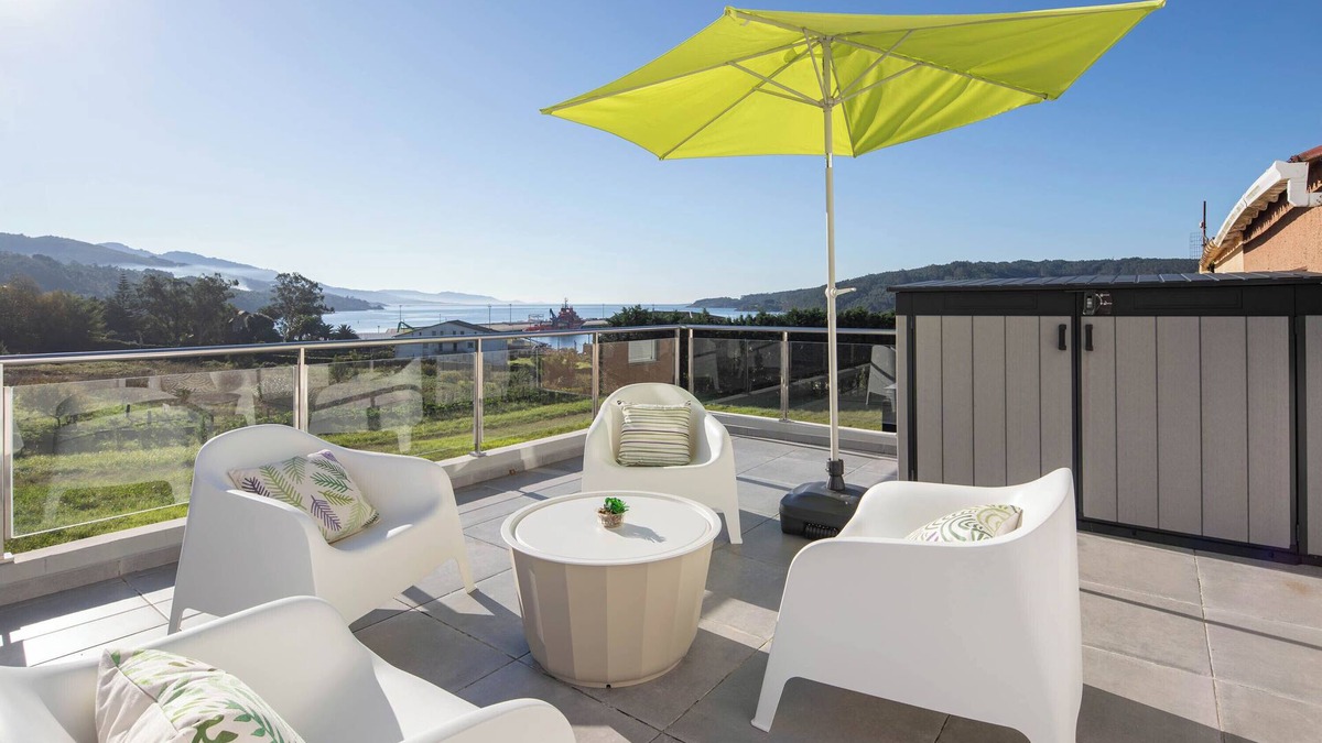 Cee House | Holiday Home 'A Neida Con Vistas Al Mar' with Sea View, Private Terrace and Wi-Fi