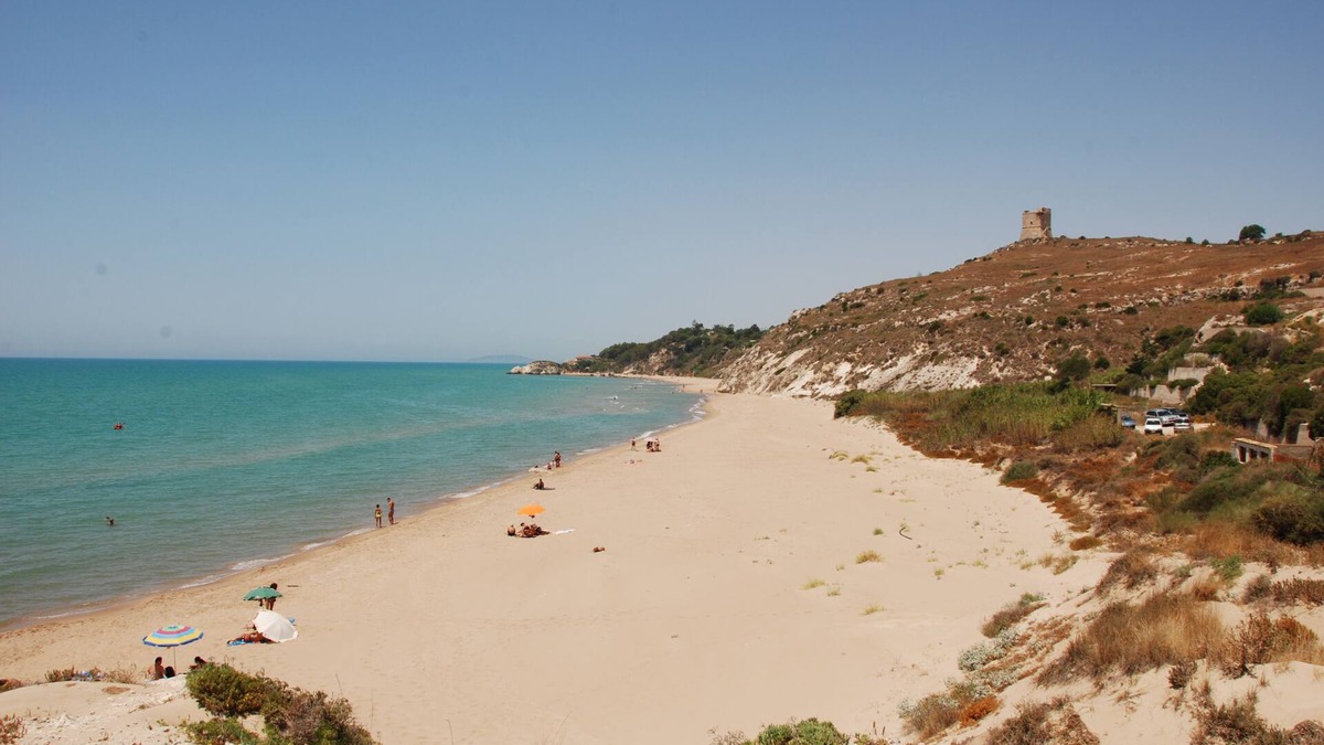 Lido Manfria House | Holiday home a stone's throw from the sea!