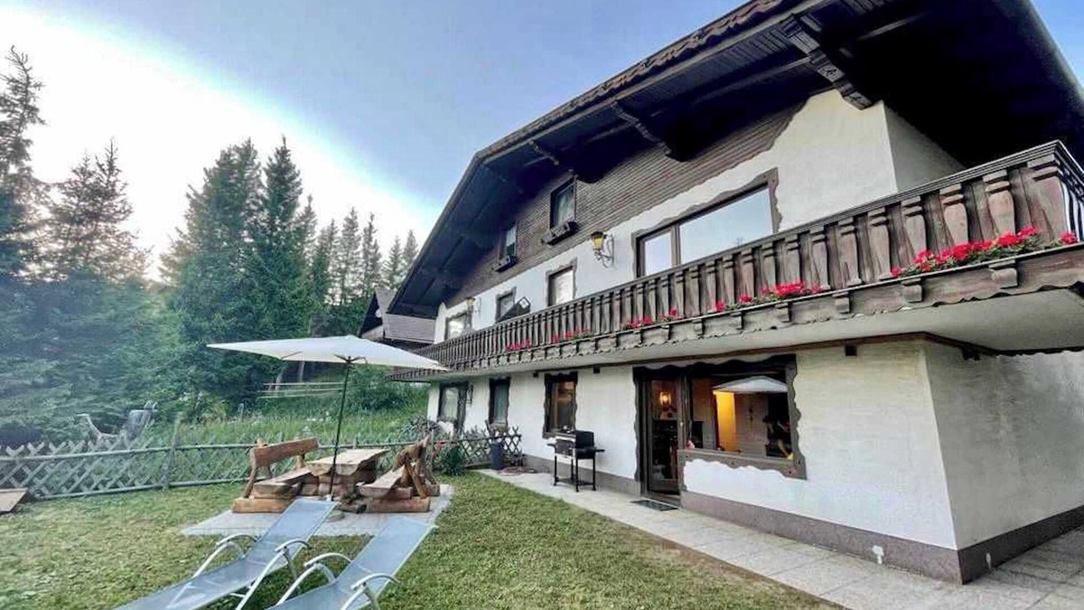 Bad Sankt Leonhard im Lavanttal House | Holiday Home 'Almhaus-Klippitz' with Direct Access to Ski Slopes, Garden & Wi-Fi