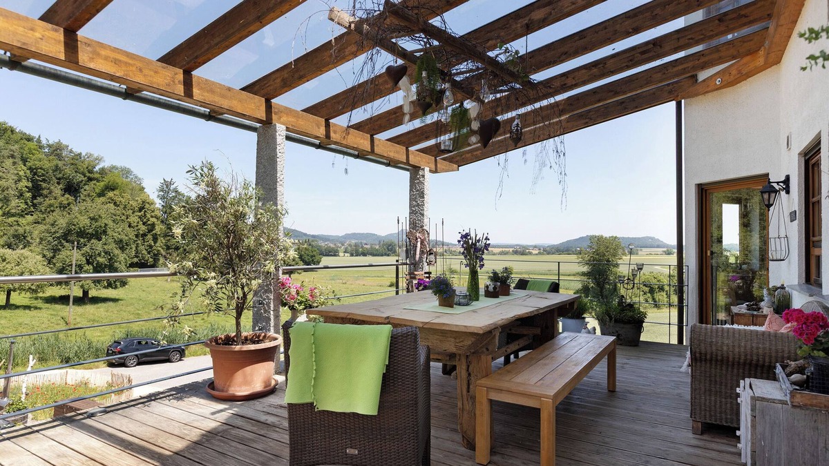 Randegg House | Holiday Home 'Almschlössle' with Mountain View, Private Terrace and Wi-Fi
