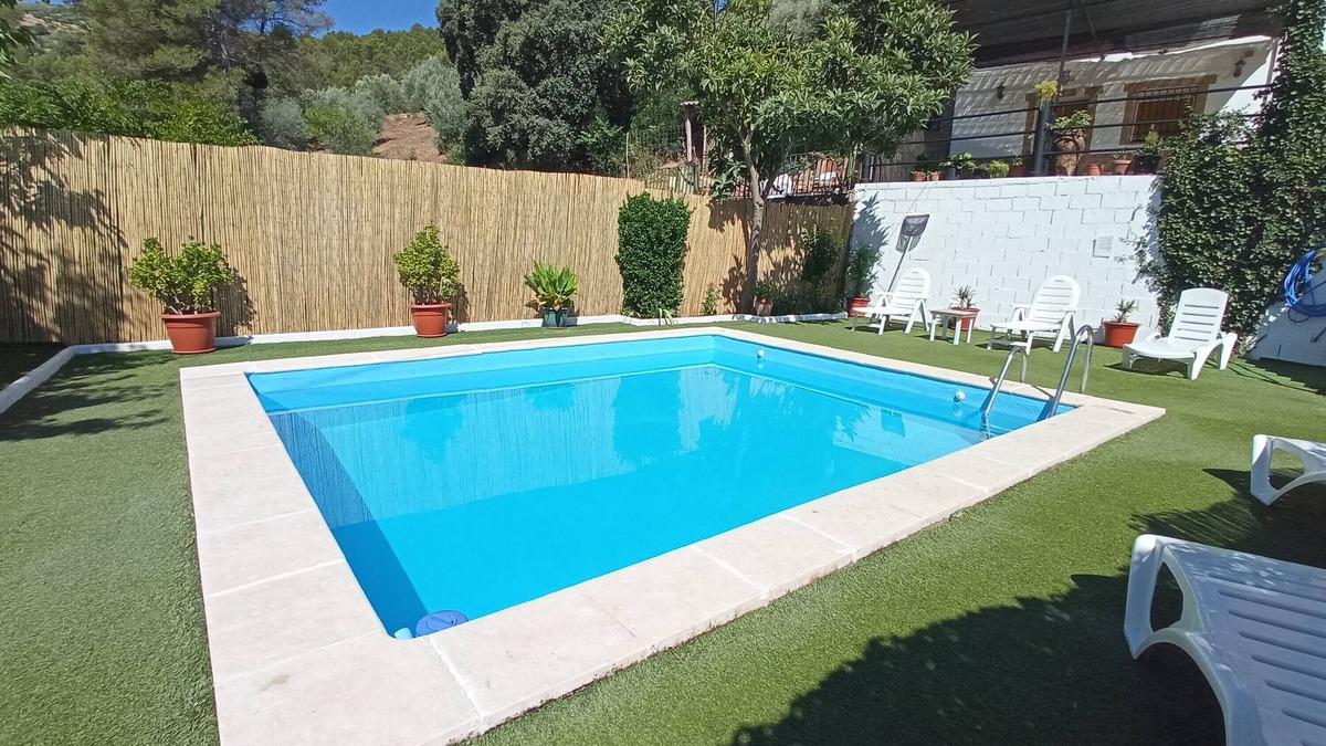 La Hueta House | Holiday Home 'Alojamiento Rural Puente Honda' with Mountain View, Pool & Wi-Fi