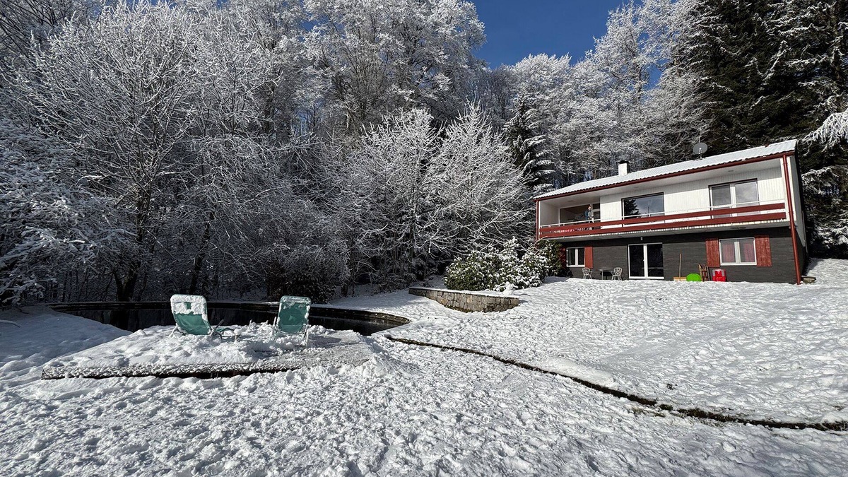 Rickenbach House | Holiday Home 'Alpenblick' with Mountain View, Private Terrace and Wi-Fi