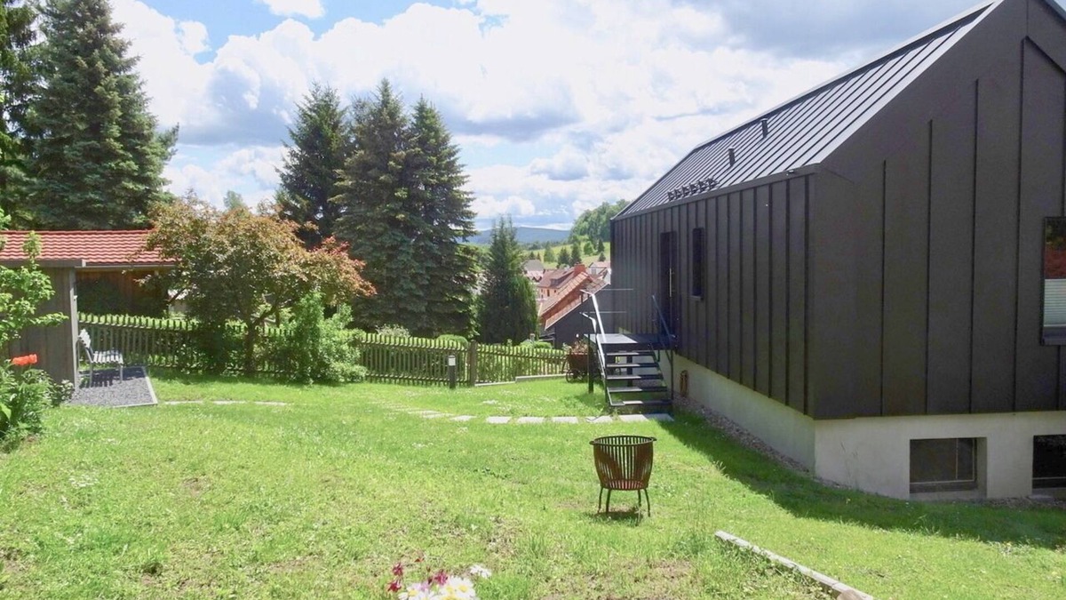 Engelsbach House | Holiday Home 'Alte Tischlerei Engelsbach' with Mountain View, Private Garden and Wi-Fi