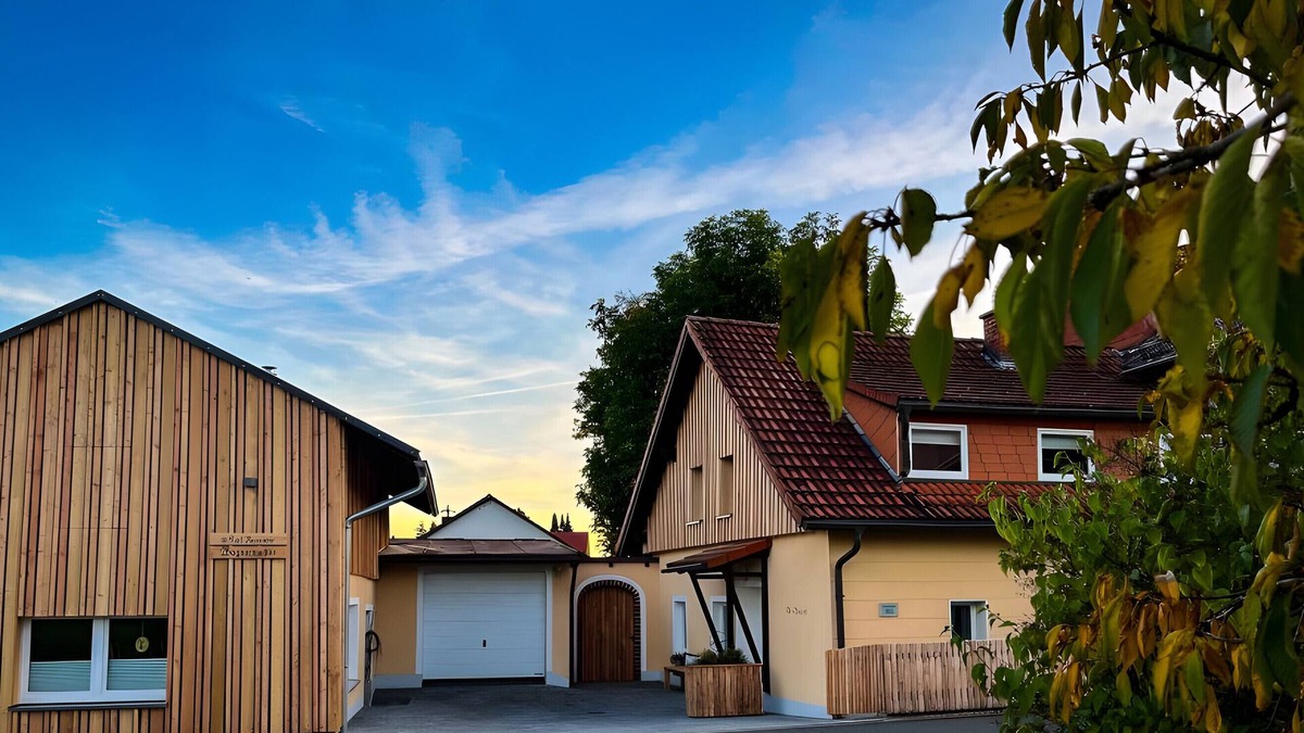 Fuchsmuehl House | Holiday Home 'Alte Wognerei' with Private Terrace, Shared Garden and Wi-Fi