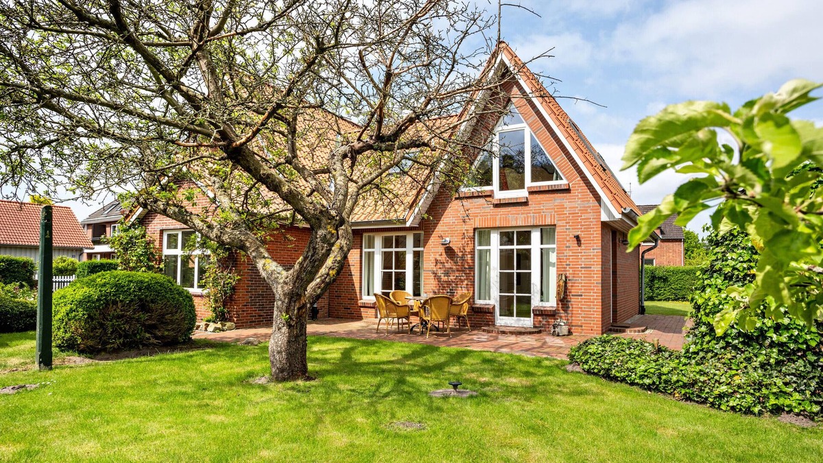 Duhnen House | Holiday Home 'Altes Fischerhaus Döse' with Private Garden and Wi-Fi