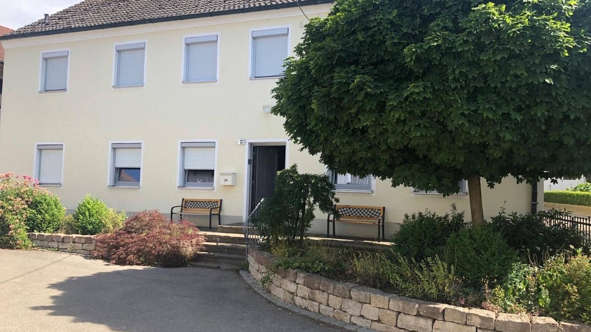Altmannstein House | Holiday Home 'Am Limes' with Private Terrace, Private Garden and Wi-Fi