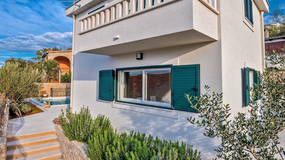 Necujam House | Holiday home Ana with pool, Island Šolta