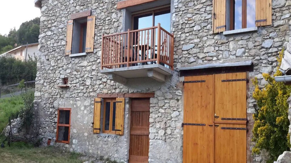 Allons House | Holiday Home "Ancienne Bergerie" with Mountain View & Private Garden