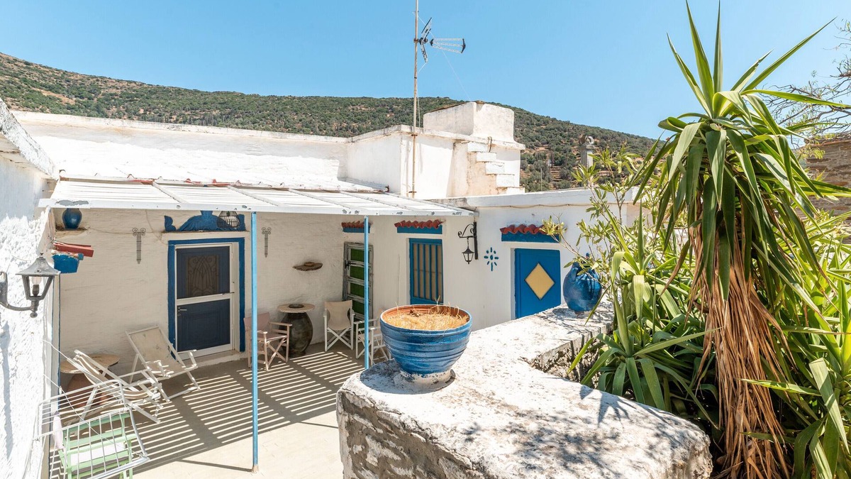 Kapparia House | Holiday Home 'Andros Traditional House' with Mountain View, Private Terrace and Private Garden