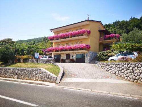 Donji Kraj House | Holiday Home, Apartment and Rooms Milica