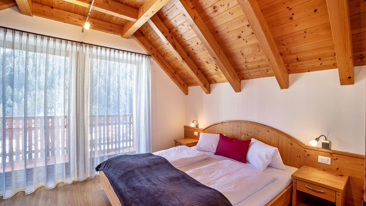 Casola Ski Chalet | Holiday Home "Apartments Perfila Ferienchalet" with Mountain View, Terrace & Wi-Fi