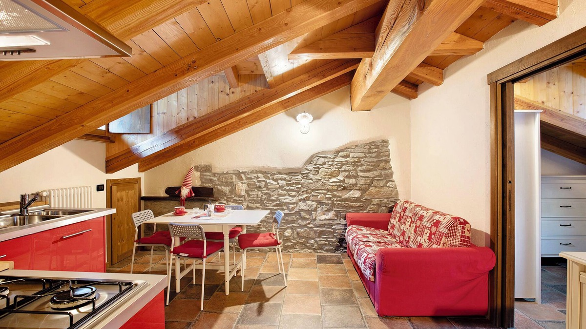 Villair House | Holiday Home 'Appartamento Aquila' with Mountain View, Shared Garden and Wi-Fi