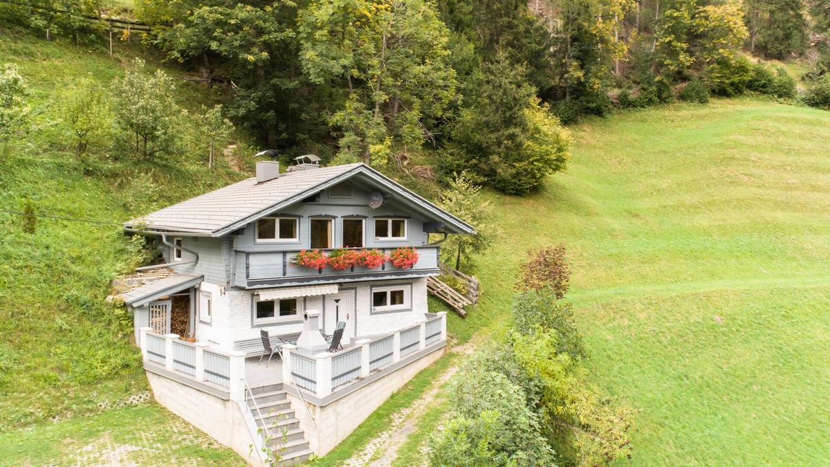Matrei in Osttirol House | Holiday home with balcony and lots of privacy
