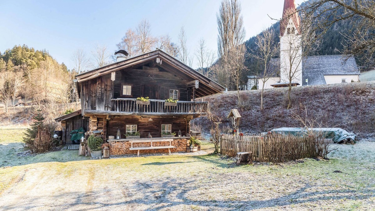 Reith im Alpbachtal House | Holiday Home "Stoffelhäusl" with Mountain View, Private Terraces & Wi-Fi