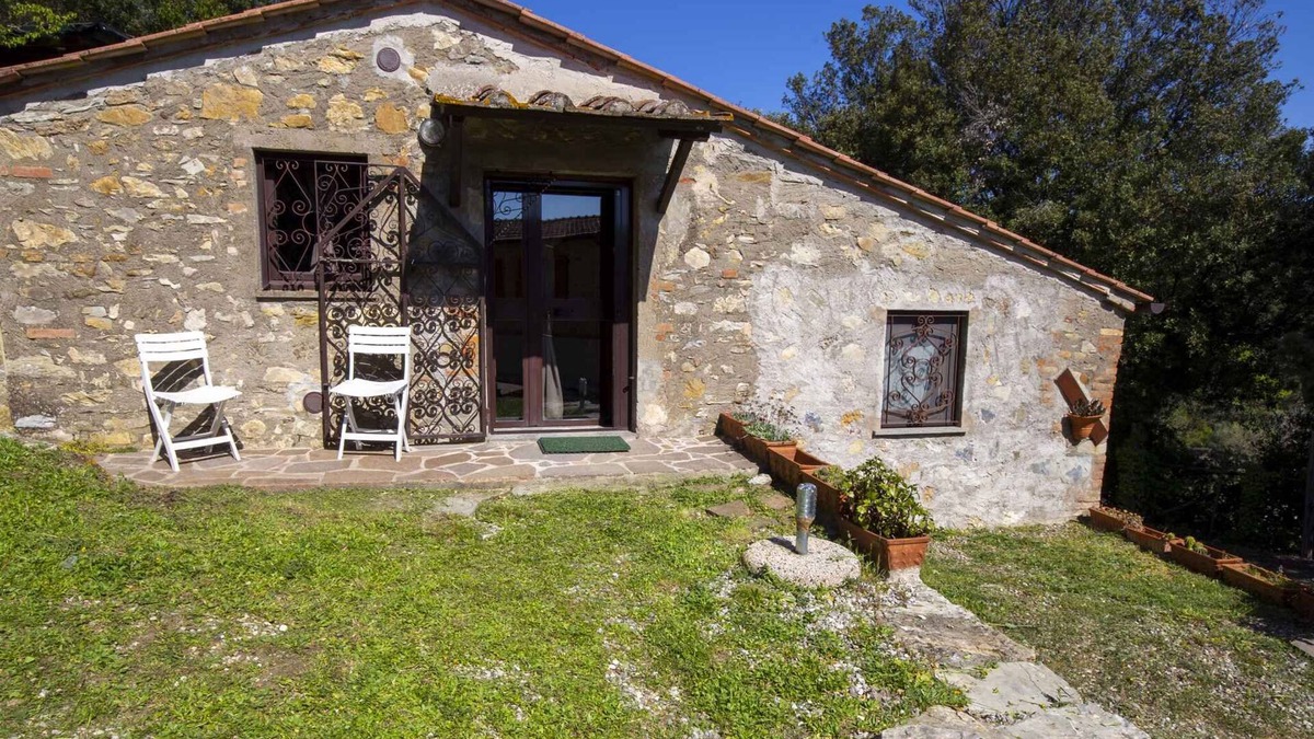 Gavorrano House | Holiday home at the edge of the forest with parking