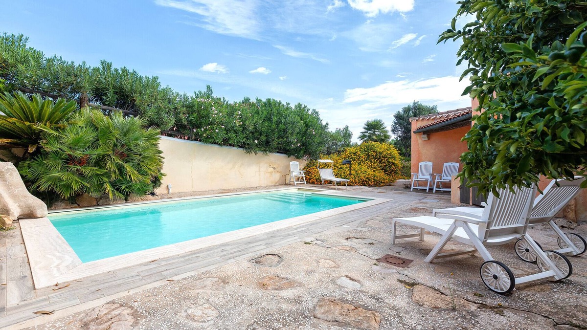 Punta De Su Turrione House | Holiday Home 'Aurora' with Private Pool, Wi-Fi and Air Conditioning