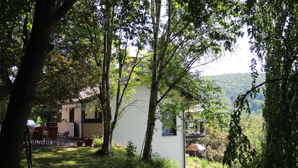 Waldeck House | Holiday Home 'Auszeyt Für Zwei' with Private Terrace, Private Garden and Wi-Fi
