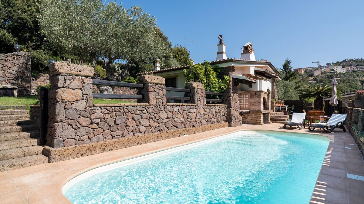 Dorgali House | Holiday Home 'Bados' with Mountain View, Pool and Air Conditioning