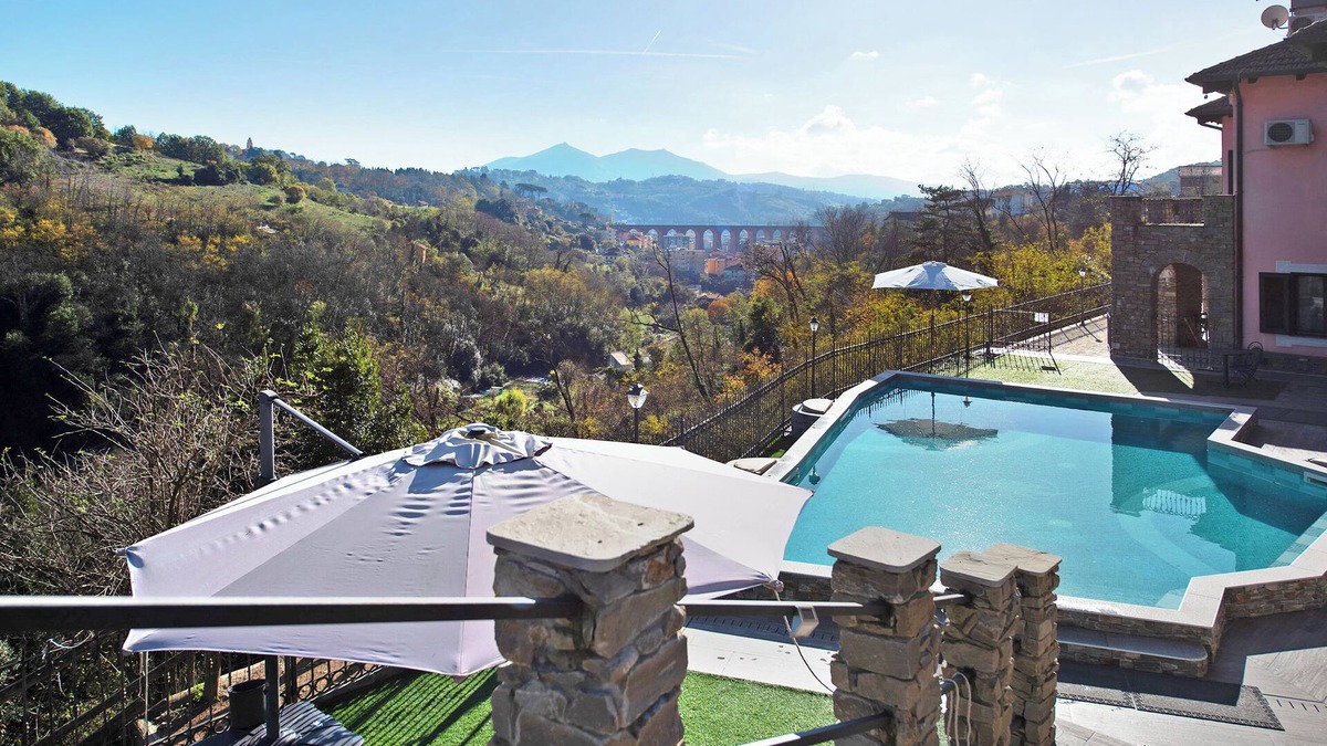 Campomorone House | Holiday Home "Baia Di Campo" with Shared Pool, Private Garden and Wi-Fi