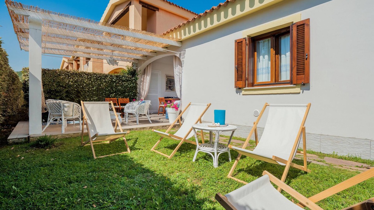 Murta Maria House | Holiday Home "Banano" with Garden, Terraces