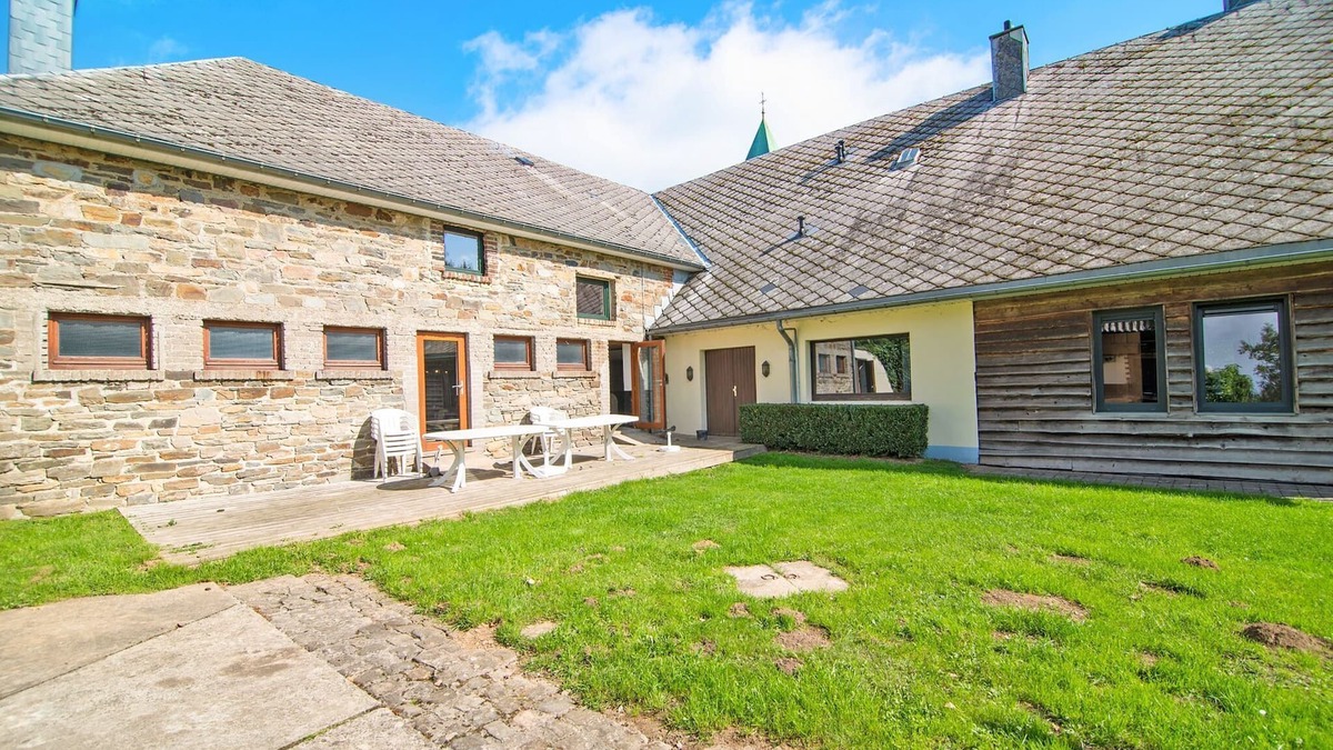 Sourbrodt House | Holiday Home in Sourbrodt with Pool & Sauna