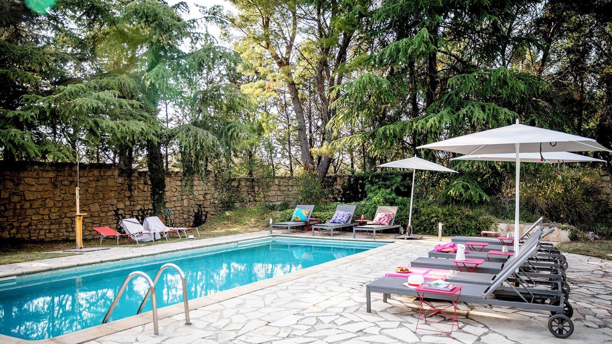 Carpentras House | Holiday Home 'Beau Domaine 45 Couchages' with Private Pool, Private Terrace and Wi-Fi