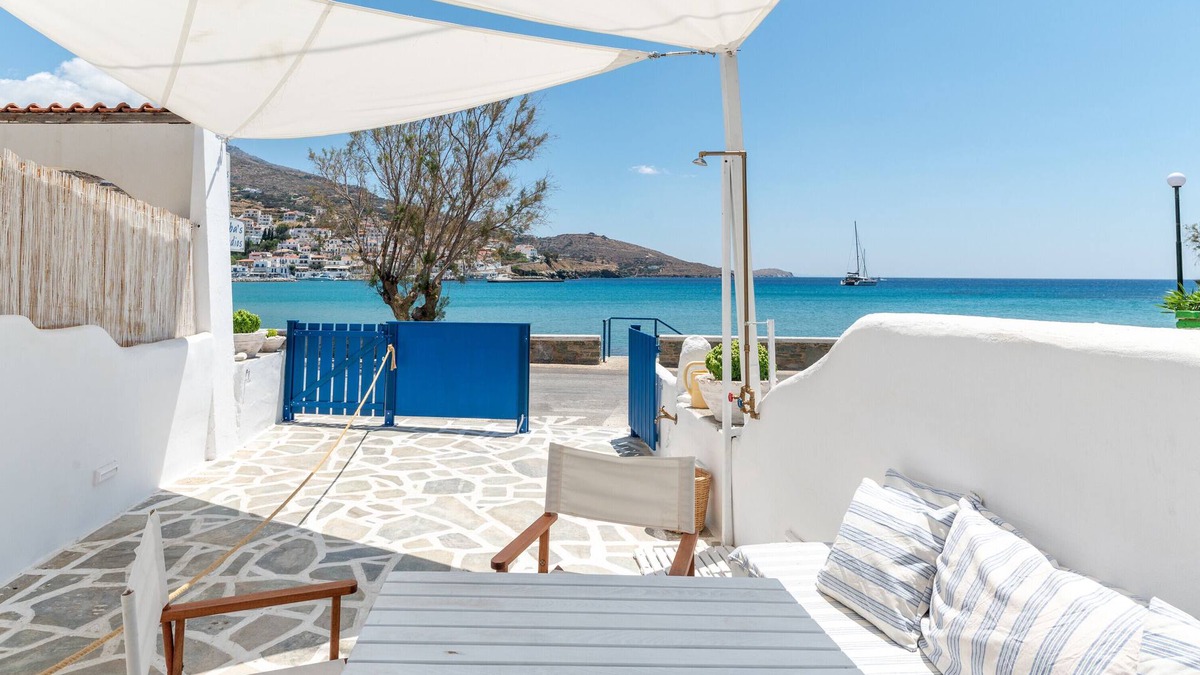 Mpatsi House | Holiday Home 'Bebas Studio A' with Sea View, Wi-Fi and Air Conditioning
