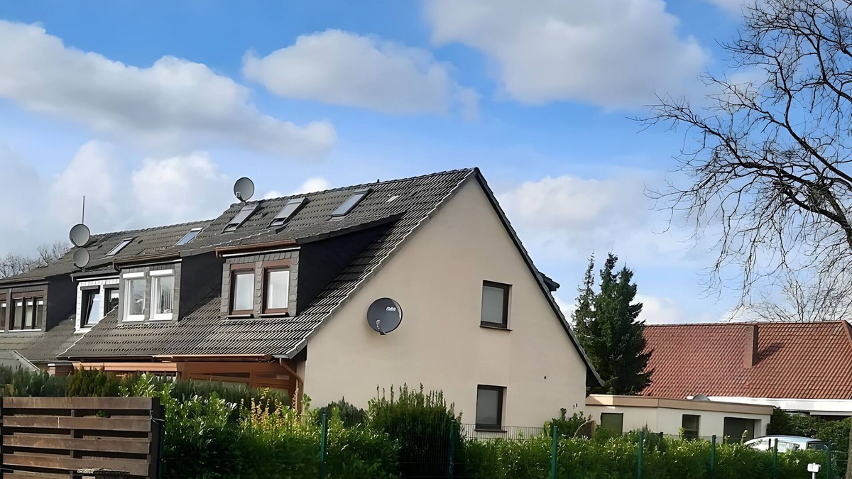 Neuenburg House | Holiday Home 'Bei Heike 1' with Private Terrace, Private Garden and Wi-Fi