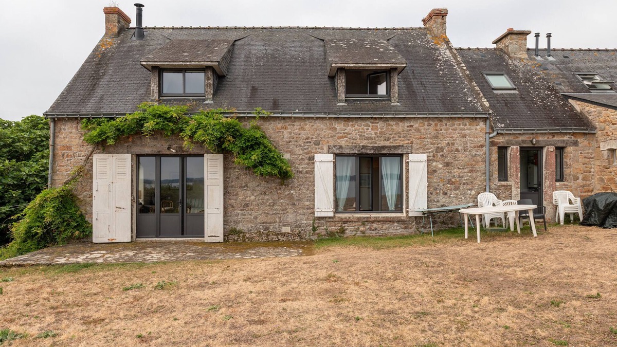 Ile-aux-Moines House | Holiday Home 'Belle Familiale' with Sea View, Private Terrace and Wi-Fi