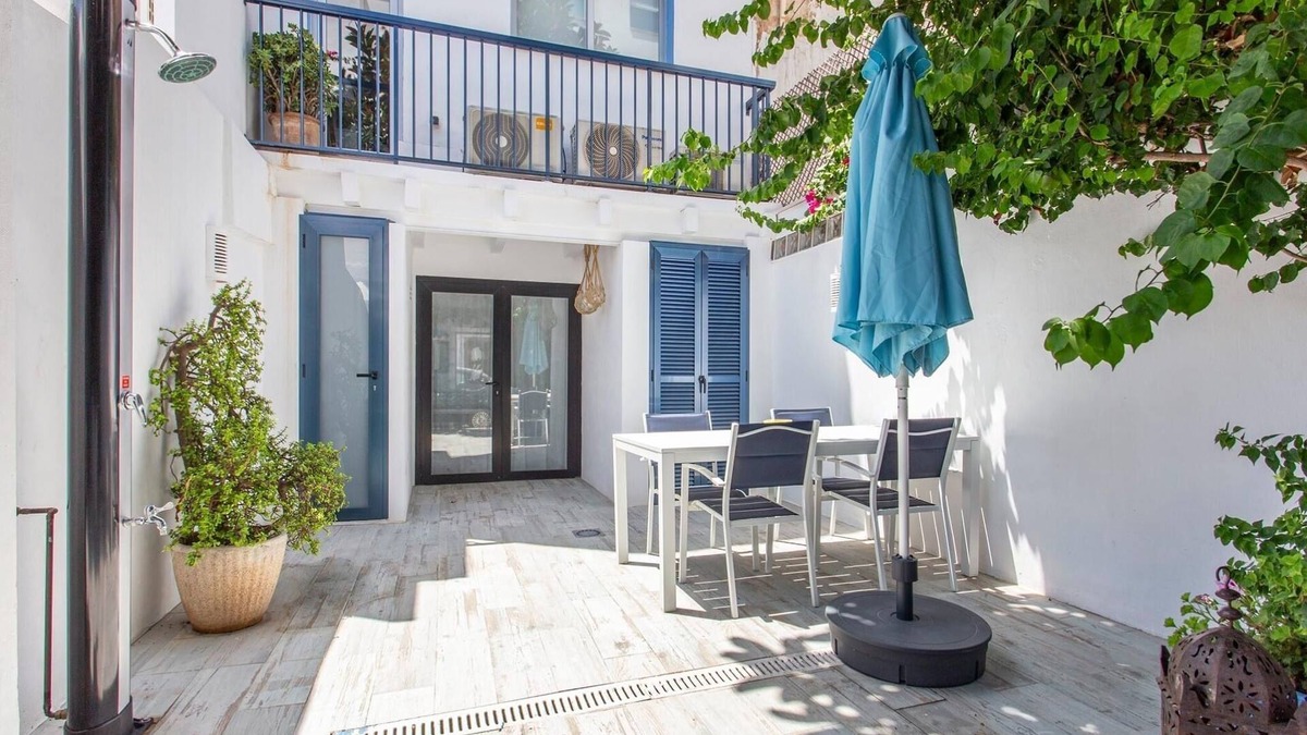 Puerto Maritimo House | Holiday Home 'Bluehouse Portixol' with Private Terrace, Wi-Fi and Air Conditioning