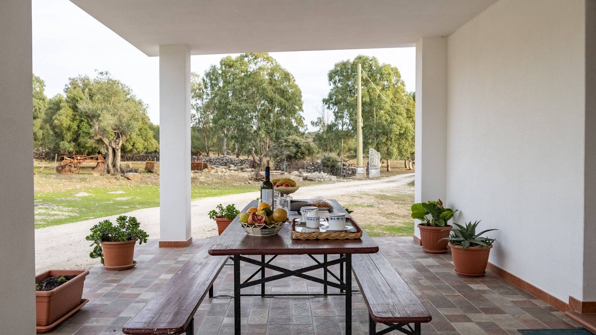 Galtelli House | Holiday Home 'Bonu Iloghe' with Mountain View and Garden