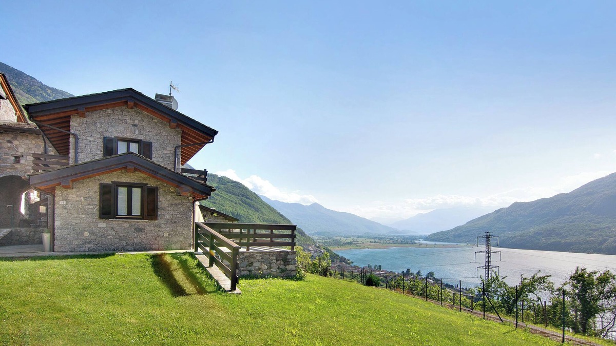 Verceia House | Holiday Home 'Borgo Vico' with Lake View, Private Terrace and Wi-Fi