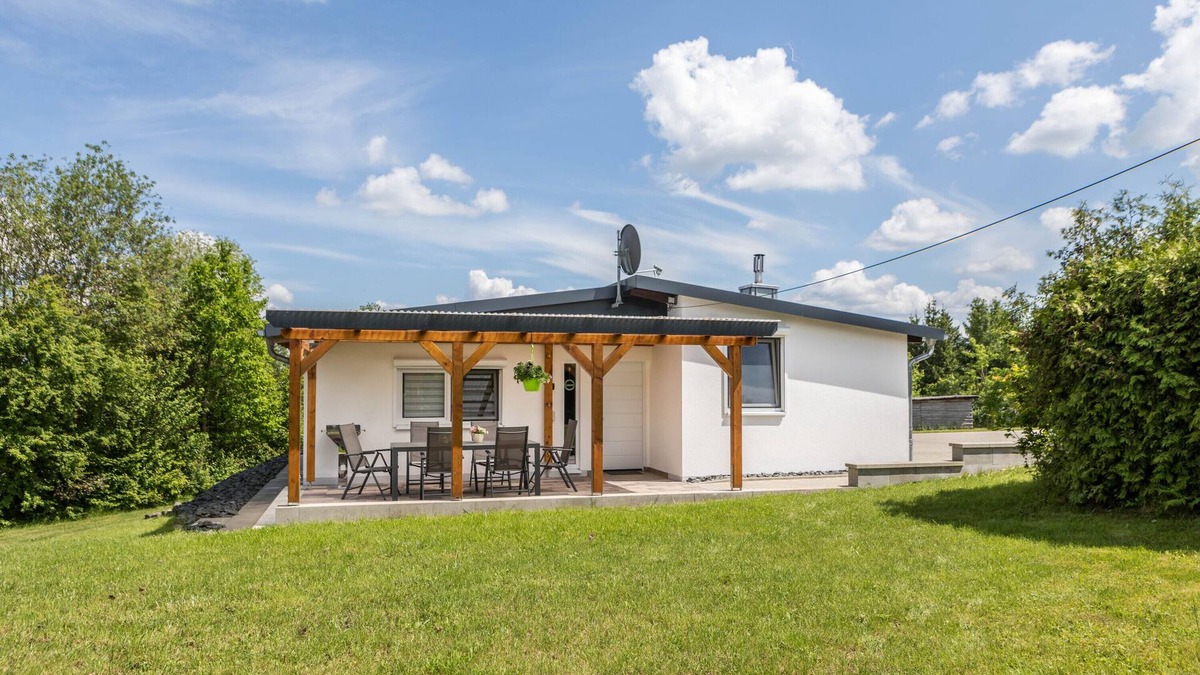Schwalmtal House | Holiday Home Bornwiese with 83m², Covered Terrace and Private Garden (2400 m²), Infrared Heating